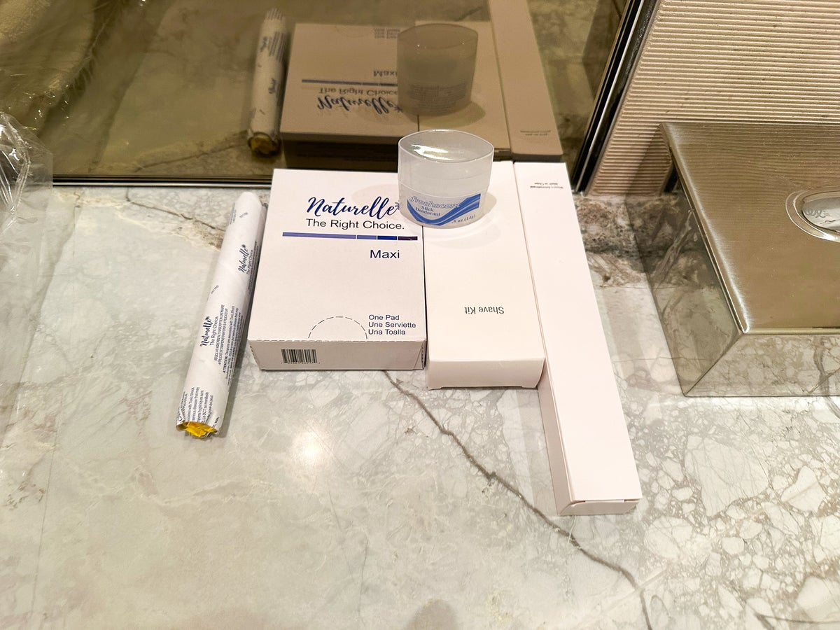 Chelsea Lounge JFK shower amenities