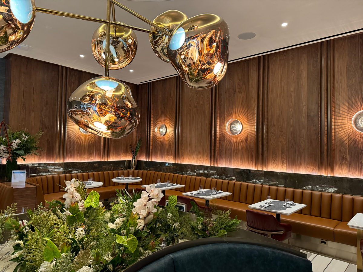 Delta One Lounge LAX Dining Room rear seating
